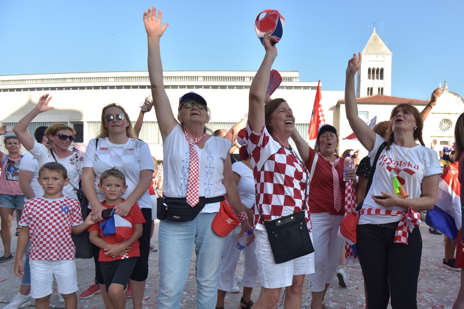 Tisuće Zadrana na Forumu navijalo za Vatrene u finalu Svjetskog prvenstva Tisuće Zadrana na Forumu navijalo za Vatrene u finalu Svjetskog prvenstva
