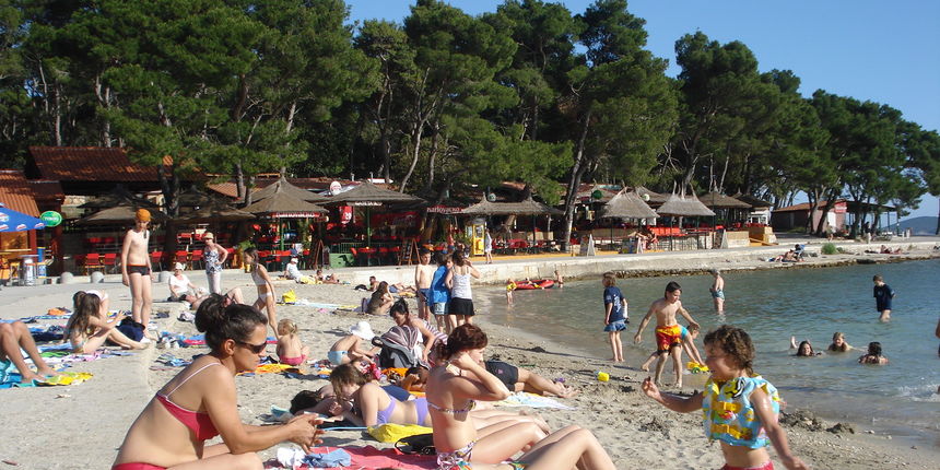 Biograd – turisti (Foto: ezadar.hr) Biograd – turisti (Foto: ezadar.hr)