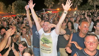 Virsko ljeto 2016: Tomislav Bralić i klapa Intrade oduševili 12 tisuća obožavatelja na virskoj rivi Virsko ljeto 2016: Tomislav Bralić i klapa Intrade oduševili 12 tisuća obožavatelja na virskoj rivi