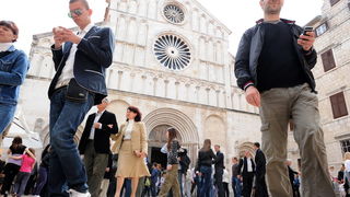 Zadar, 240411.
Uskrsnju misu u katedrali Sv. Stosije predvodio je zadarski nadbiskup Zelimir Puljic.
Foto : Andrija Lucic / cropix