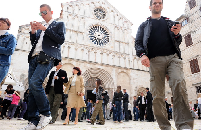 Zadar, 240411.
Uskrsnju misu u katedrali Sv. Stosije predvodio je zadarski nadbiskup Zelimir Puljic.
Foto : Andrija Lucic / cropix