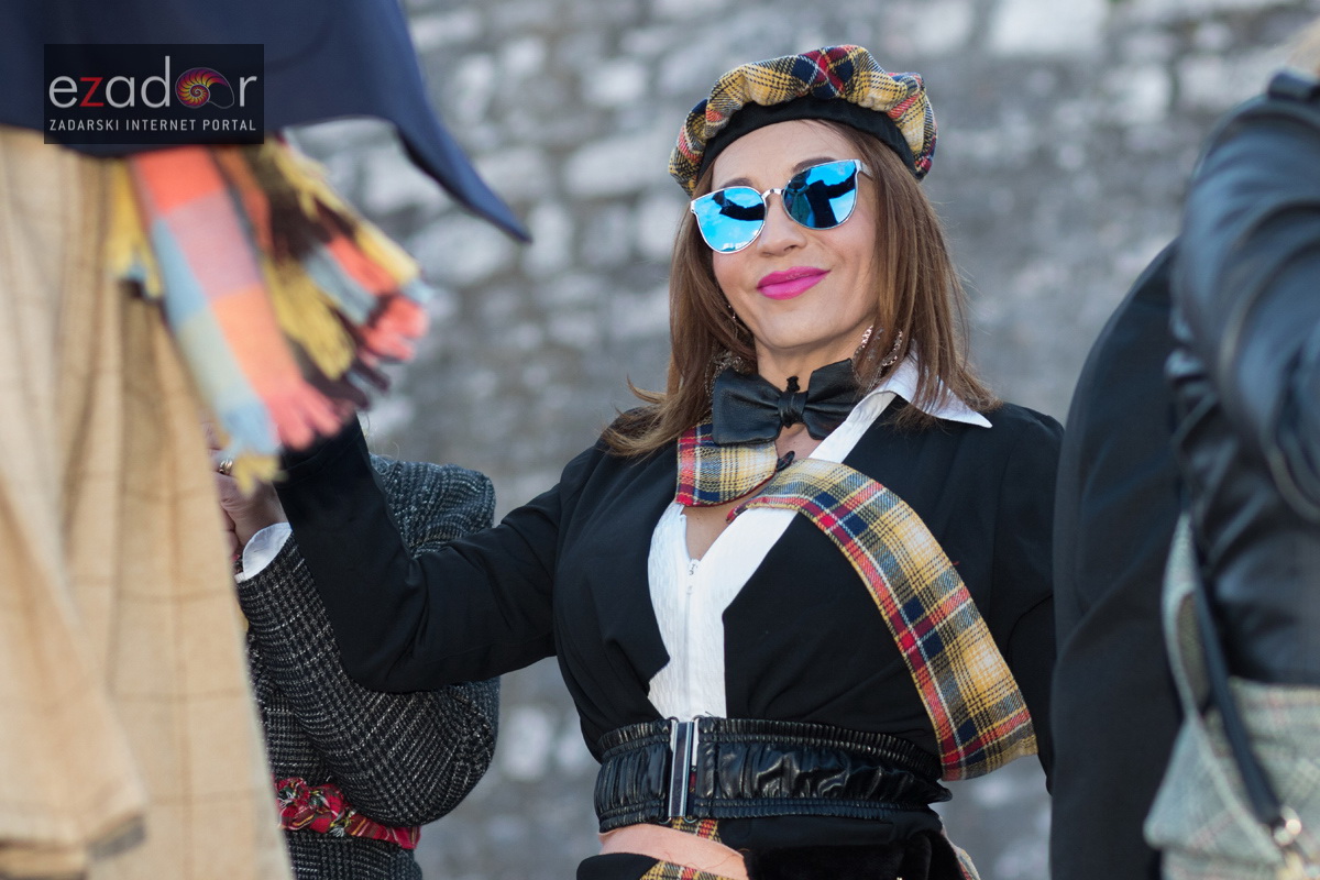 Zadarski karneval 2018: Povorka maškaranih skupina od Gradskih vrata preko Foruma do Narodnog trga Zadarski karneval 2018: Povorka maškaranih skupina od Gradskih vrata preko Foruma do Narodnog trga