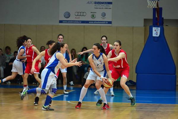 SC Višnjik, dvorana 3. Finale doigravanja za prvaka Hrvatske: ŽKK Zadar – ŽKK Medveščak 54-76 SC Višnjik, dvorana 3. Finale doigravanja za prvaka Hrvatske: ŽKK Zadar – ŽKK Medveščak 54-76
