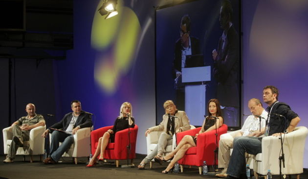 Rovinj, 180909.
U Rovinju predavanje na Weekend media festival-u  (najveci regionalni festival komunikaciske industrije). Uredjuje li PR medije –  Prisutni su bili Gojko Drljaca, Boris Lesic, Maja Weber, Ivana Petrovic, Aleksandra Kolaric, Tomislav Zidak