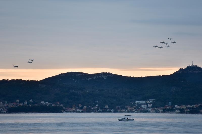 Zadar: Pozdravni prelet povodom 25. godišnjice osnutka i djelovanja eskadrile Zadar: Pozdravni prelet povodom 25. godišnjice osnutka i djelovanja eskadrile