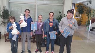 Josip Birkić i Karla Tadić prvaci OŠ Smiljevac u šahu za 2017. Josip Birkić i Karla Tadić prvaci OŠ Smiljevac u šahu za 2017.