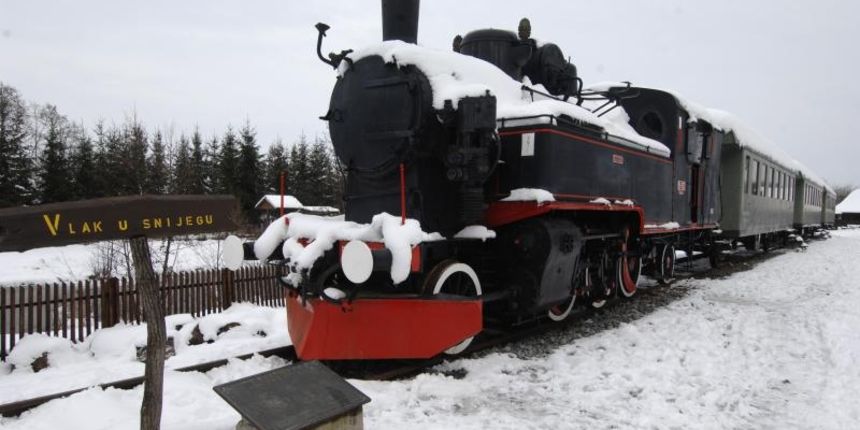 Mate Lovrak, vlak u snijegu, foto: Damir Spehar/PIXSELL