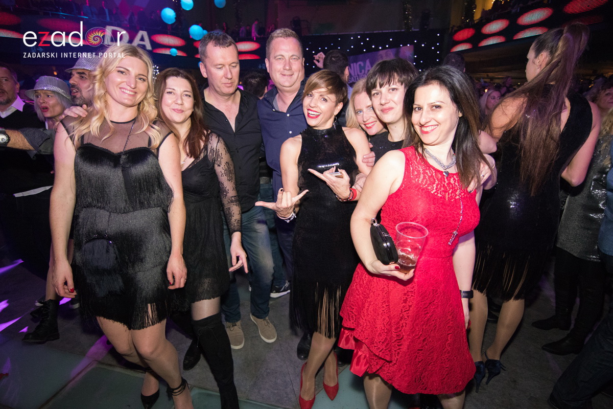 Ludnica u Saturnusu: Najbolji doček u svemiru i šire Ludnica u Saturnusu: Najbolji doček u svemiru i šire