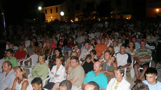 SUKOSAN, 13.08.2007. Trke tovarov, Noc svicarenja, klape Zapivajmo Kasijanu, vatromet
– publika je okupirala sukosan