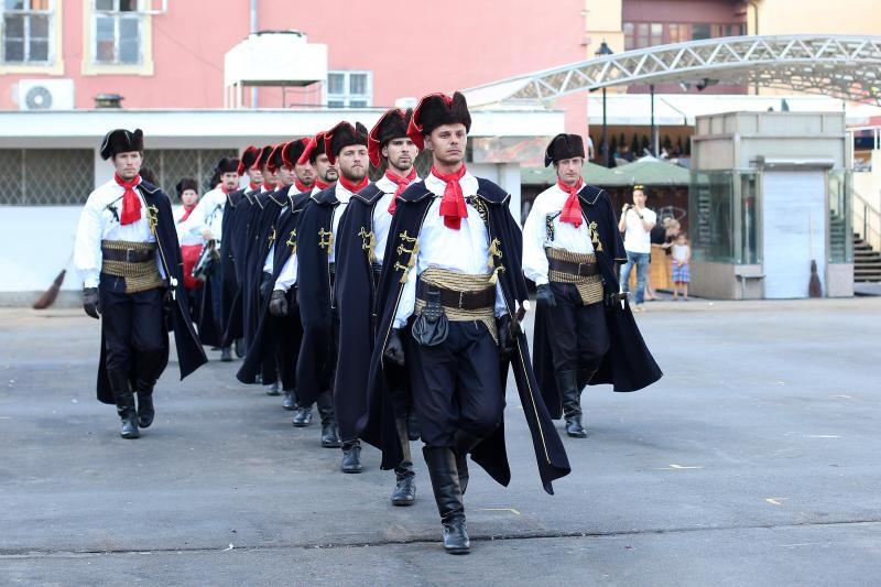 Zagreb: Počasna satnija Kravat pukovnije na Dolcu