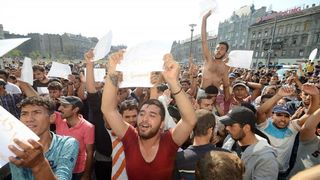Izbjeglice i imigranti na željezničkom kolodvoru Keleti ulicama Budimpešte, Photo: Marko Jurinec/PIXSELL Izbjeglice i imigranti na željezničkom kolodvoru Keleti ulicama Budimpešte, Photo: Marko Jurinec/PIXSELL