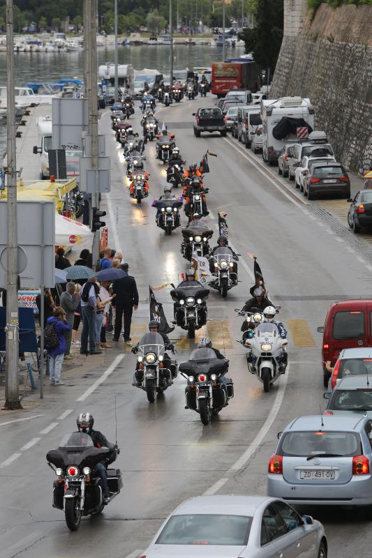 Veliki ocekivani defile od nekoliko tisuca Harley bikera ipak se sveo na brojku od svega par stotina zbog loseg vremena. Photo: Filip Brala/PIXSELL Veliki ocekivani defile od nekoliko tisuca Harley bikera ipak se sveo na brojku od svega par stotina zbog loseg vremena. Photo: Filip Brala/PIXSELL