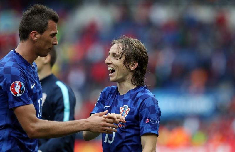 Slavlje igrača i navijača nakon pobjede nad Turskom. Photo: Goran Stanzl/PIXSELL Slavlje igrača i navijača nakon pobjede nad Turskom. Photo: Goran Stanzl/PIXSELL