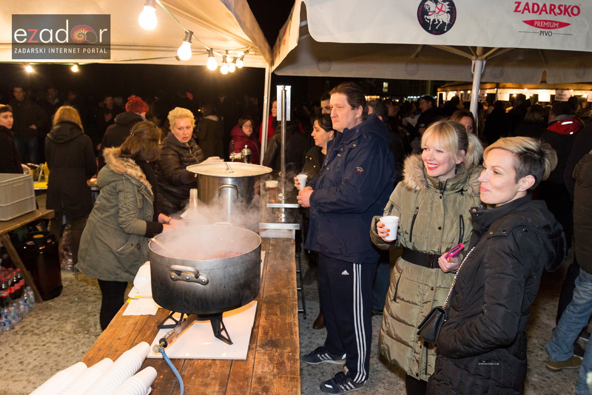 Humanitarni svjetlosni spektakl “Zaželi ljubav” na zadarskom Forumu, 18. veljače 2017. Humanitarni svjetlosni spektakl “Zaželi ljubav” na zadarskom Forumu, 18. veljače 2017.