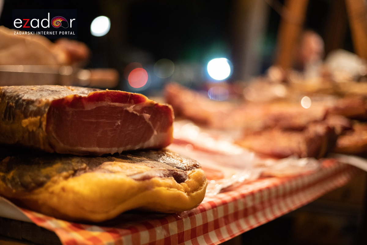 Započela 18. Noć punog miseca na zadarskoj rivi Započela 18. Noć punog miseca na zadarskoj rivi