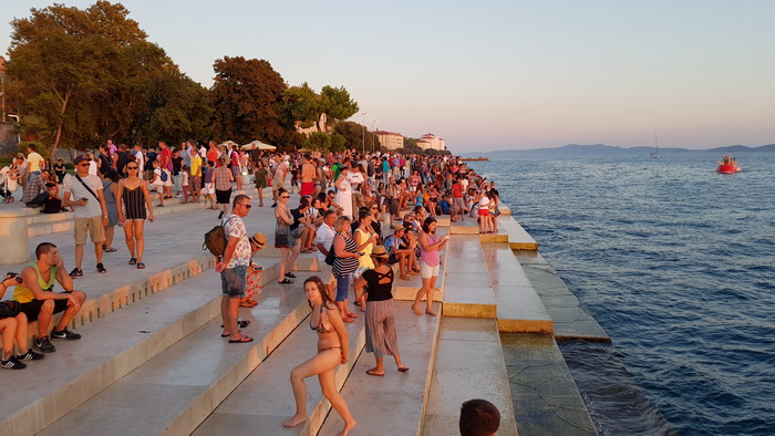 Zalazak sunca i Craft Beer Festival na zadarskoj rivi. Foto: Mladen Malik Zalazak sunca i Craft Beer Festival na zadarskoj rivi. Foto: Mladen Malik