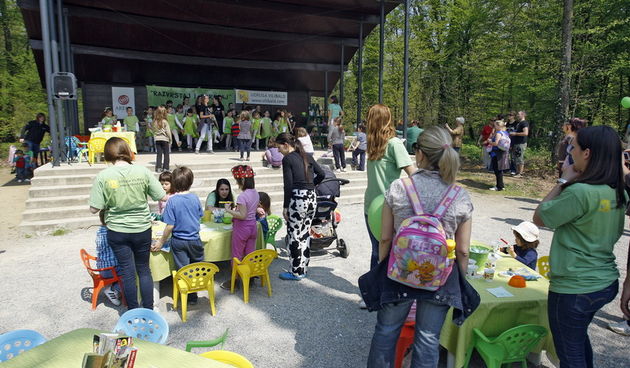 Zagreb, 210413.
Maksimir.
Povodom Dana planeta Zemlje u Maksimiru je odrzana manifestacija Zagreb kak te imam rad u organizaciji Udruge Vilibald na kojoj su djeca sudjelovala u kreativnim radionicama i eko igrama. Manifestaciju su podrzale i neke osobe iz