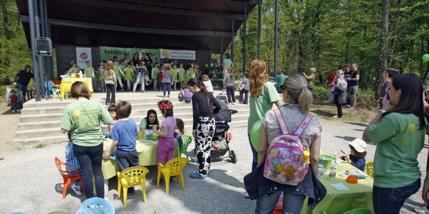 Zagreb, 210413.
Maksimir.
Povodom Dana planeta Zemlje u Maksimiru je odrzana manifestacija Zagreb kak te imam rad u organizaciji Udruge Vilibald na kojoj su djeca sudjelovala u kreativnim radionicama i eko igrama. Manifestaciju su podrzale i neke osobe iz