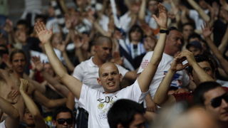 Zadar, 010610.
Dvorana Kresimir Cosic u Zadru. Druga finalna utakmica kosarkaskog prvenstva Hrvatske odigrana izmedju KK Zadar i KK Cibona.
Na slici: Slavlje navijaca Zadra.
Foto: Jure Miskovic / CROPIX Zadar, 010610.
Dvorana Kresimir Cosic u Zadru. Druga finalna utakmica kosarkaskog prvenstva Hrvatske odigrana izmedju KK Zadar i KK Cibona.
Na slici: Slavlje navijaca Zadra.
Foto: Jure Miskovic / CROPIX