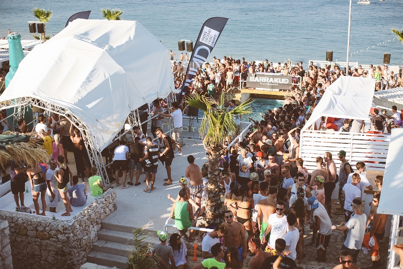 After beach ludilo vlada Papayom foto: Goran Perešin After beach ludilo vlada Papayom foto: Goran Perešin