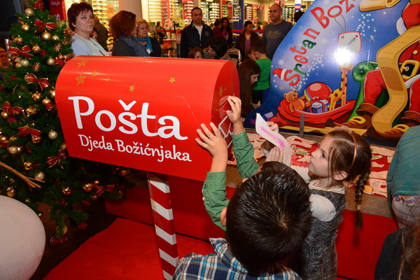 Supernova Zadar: Sveti Nikola i kamion Djeda mraza, Foto: Iva Perinčić Supernova Zadar: Sveti Nikola i kamion Djeda mraza, Foto: Iva Perinčić