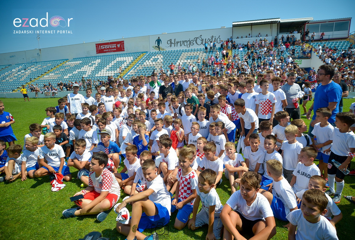 Zadarska vatrena četvorka na Stanovima se družila s mladim zadarskim nogometašima Zadarska vatrena četvorka na Stanovima se družila s mladim zadarskim nogometašima