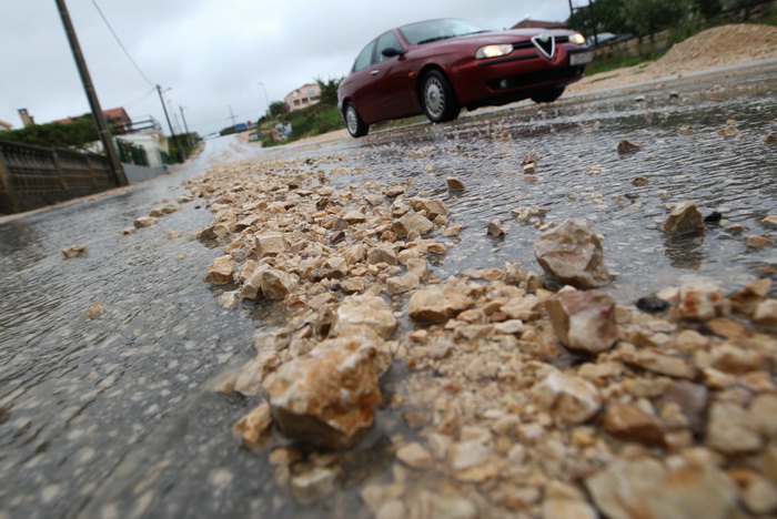 Zadar, 121012. 
Jaka kisa koja od sinoc pada na zadarskom podrucju stvorila je velike probleme u prometu. Najvise problema bilo je kod vec poznatih kriticnih mjesta u gradu: na Relji,kod Veslackog,na Branimiru.
Na fotografiji: kisa je na Bilom Brigu nasul
