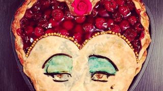 Jessica Leigh Clark Bojin pravi pite kakve još niste vidjeli! Jessica Leigh Clark Bojin pravi pite kakve još niste vidjeli!