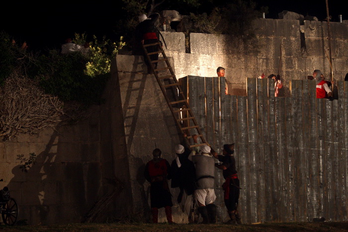 Zadar, Vrana, 170812.
Povijesno turisticki spektakl koji organizira TZ Pakostane i udruga Vitezovi vranski danas se nastavlja rekonstrukcijom bitke za Vranu, na autenticnoj lokaciji u Hanu Jusuf – pase Maskovica. U sklopu Dana vitezova vranskih podignuti Zadar, Vrana, 170812.
Povijesno turisticki spektakl koji organizira TZ Pakostane i udruga Vitezovi vranski danas se nastavlja rekonstrukcijom bitke za Vranu, na autenticnoj lokaciji u Hanu Jusuf – pase Maskovica. U sklopu Dana vitezova vranskih podignuti