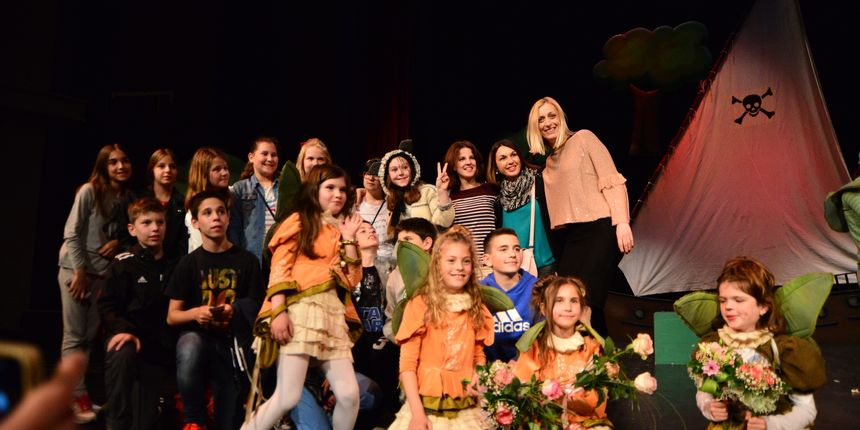 Kazališna udruga “Igrajmo se” u HNK Zadar premijerno je izvela predstavu Petar Pan Kazališna udruga “Igrajmo se” u HNK Zadar premijerno je izvela predstavu Petar Pan