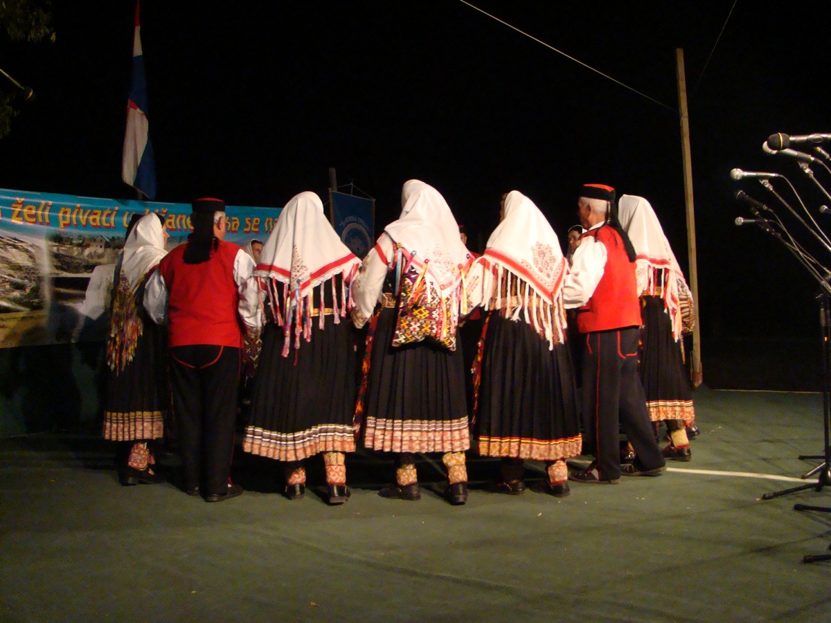 Ojkavicu tko želi pivati, u Lišane neka se navrati, foto: Mane Ledenko