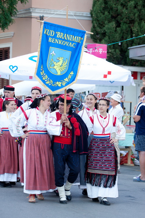 Biograd: 6. Dugi svehrvatski eno-eko-gastro-etno stol, Foto: Franjo Jurić Biograd: 6. Dugi svehrvatski eno-eko-gastro-etno stol, Foto: Franjo Jurić