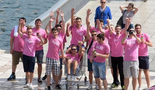 20.05.2015., Zadar – Zadski maturanti na gradskom mostu. Photo: Dino Stanin/PIXSELL