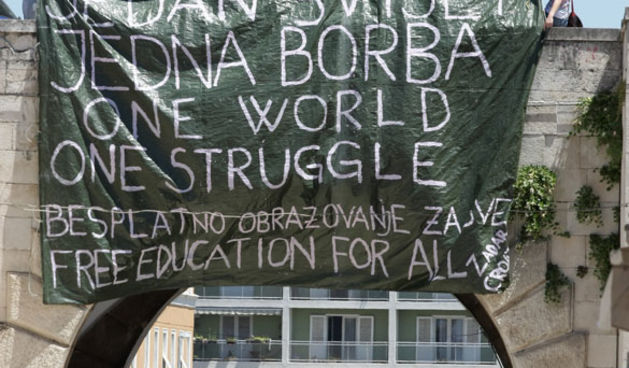 Studentski transparent na bedemu (foto: Marin Gospić)