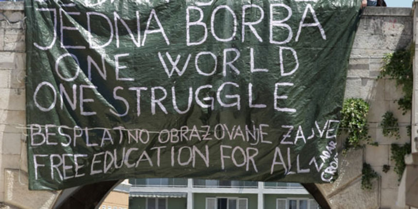 Studentski transparent na bedemu (foto: Marin Gospić) Studentski transparent na bedemu (foto: Marin Gospić)