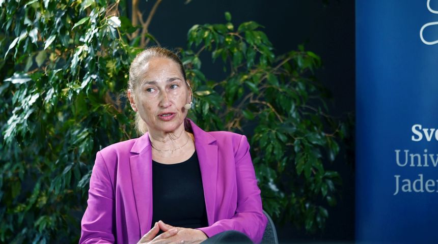 U ciklusu predstavljanja znanstvenika Sveučilišta u Zadru “Srijedom u sridu” sinoć je gostovala izv. prof. dr. sc. Irena Radić Rossi, U ciklusu predstavljanja znanstvenika Sveučilišta u Zadru “Srijedom u sridu” sinoć je gostovala izv. prof. dr. sc. Irena Radić Rossi,