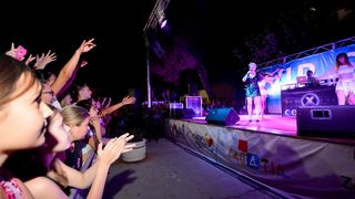 Vir : Colonia rasplesala tisuće posjetitelja na Viru ; foto Iva Perinčić Vir : Colonia rasplesala tisuće posjetitelja na Viru ; foto Iva Perinčić