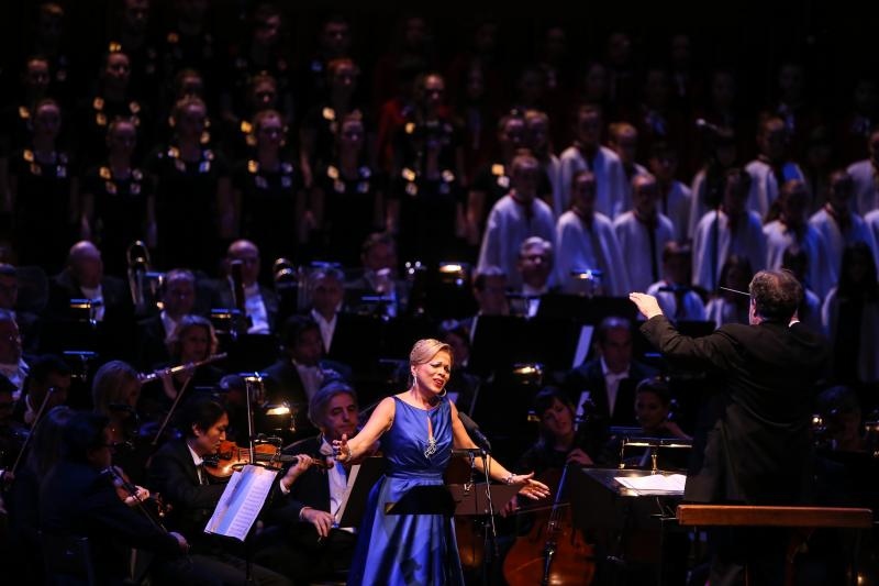 Božićni koncert Zagrebčcke filharmonije i Vokalnog ansambla Husar&Tomčić