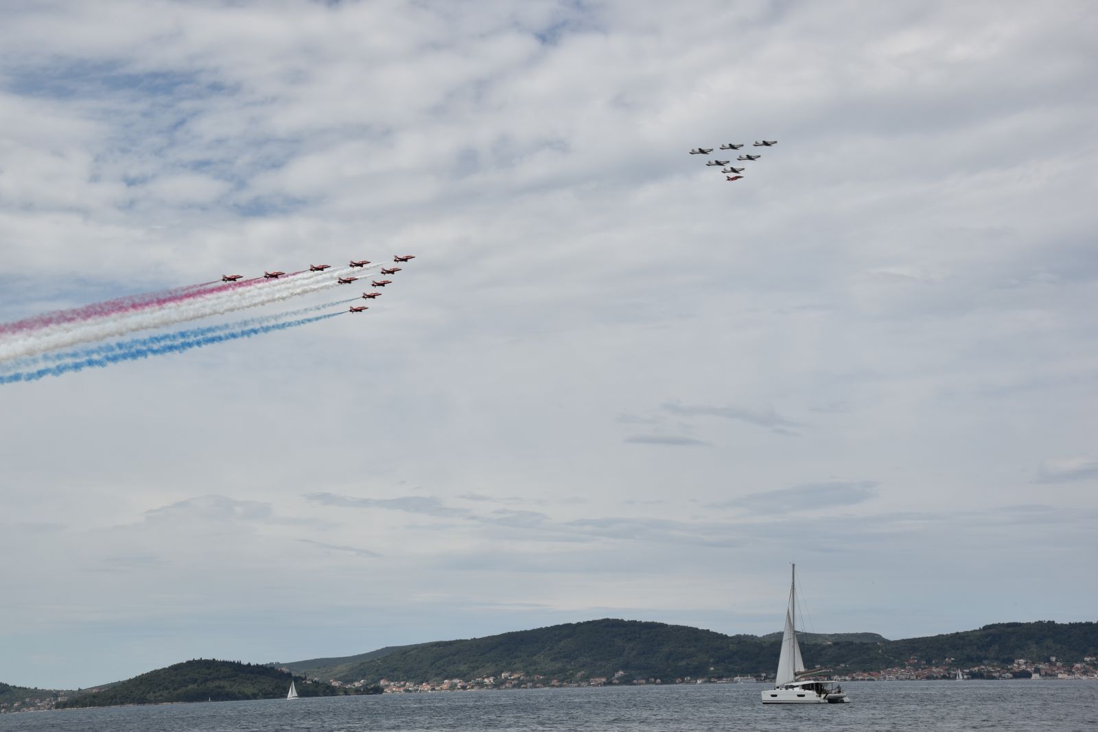 Krila Oluje i Red Arrows preletjeli iznad Zadarskog kanala