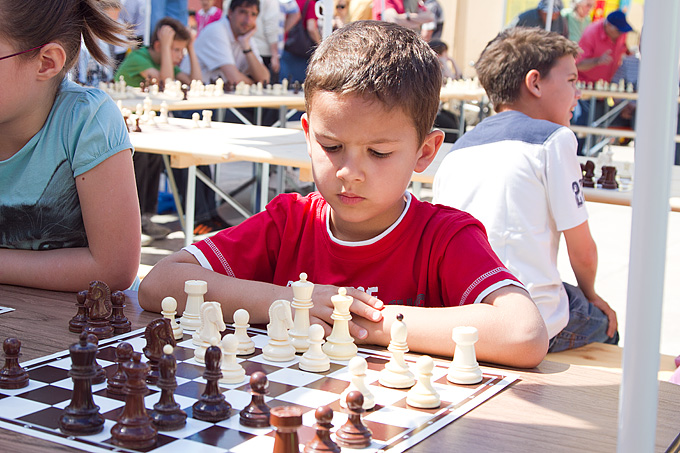 Narodni trg: Simultanka velemajstora Saša Martinović na 50 pločaa, Foto: Leo Banićć Narodni trg: Simultanka velemajstora Saša Martinović na 50 pločaa, Foto: Leo Banićć