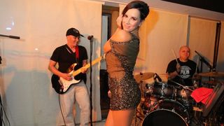 Zadar – Nives Celzijus nastupila je sa svojim pratecim bendom u Hitch baru. Photo: Filip Brala/PIXSELL