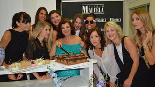 Da je čokolada omiljena svima već je dobro poznato no glumice Ecija Ojdanić, Sanja Vejnović, Ana Vilenica i Ana Begić posebno su uživale u slasticama na proslavi rođendana Studia Marcela međusobno prepričavajući dogodovštine sa seta. Da je čokolada omiljena svima već je dobro poznato no glumice Ecija Ojdanić, Sanja Vejnović, Ana Vilenica i Ana Begić posebno su uživale u slasticama na proslavi rođendana Studia Marcela međusobno prepričavajući dogodovštine sa seta.