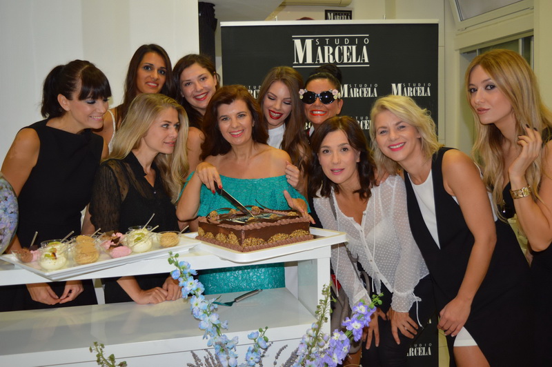 Da je čokolada omiljena svima već je dobro poznato no glumice Ecija Ojdanić, Sanja Vejnović, Ana Vilenica i Ana Begić posebno su uživale u slasticama na proslavi rođendana Studia Marcela međusobno prepričavajući dogodovštine sa seta. Da je čokolada omiljena svima već je dobro poznato no glumice Ecija Ojdanić, Sanja Vejnović, Ana Vilenica i Ana Begić posebno su uživale u slasticama na proslavi rođendana Studia Marcela međusobno prepričavajući dogodovštine sa seta.