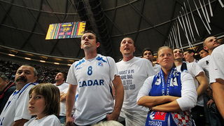Najbolji navijači na svitu na utakmici Zadar-Cibona, Foto: Mia Čop Najbolji navijači na svitu na utakmici Zadar-Cibona, Foto: Mia Čop