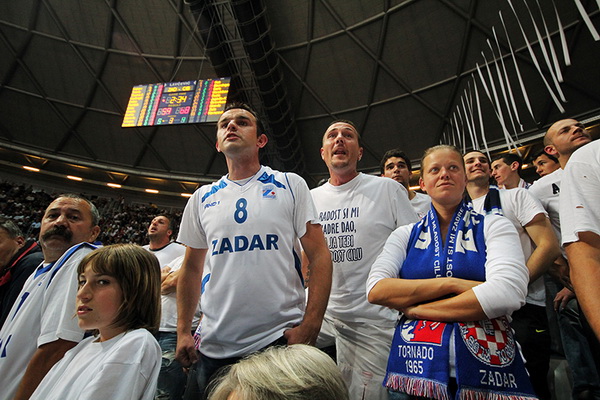 Najbolji navijači na svitu na utakmici Zadar-Cibona, Foto: Mia Čop Najbolji navijači na svitu na utakmici Zadar-Cibona, Foto: Mia Čop