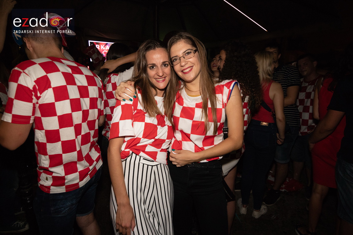 Čudesna noć: Velika fešta ulicama Zadra nakon plasmana Vatrenih u finale SP Čudesna noć: Velika fešta ulicama Zadra nakon plasmana Vatrenih u finale SP