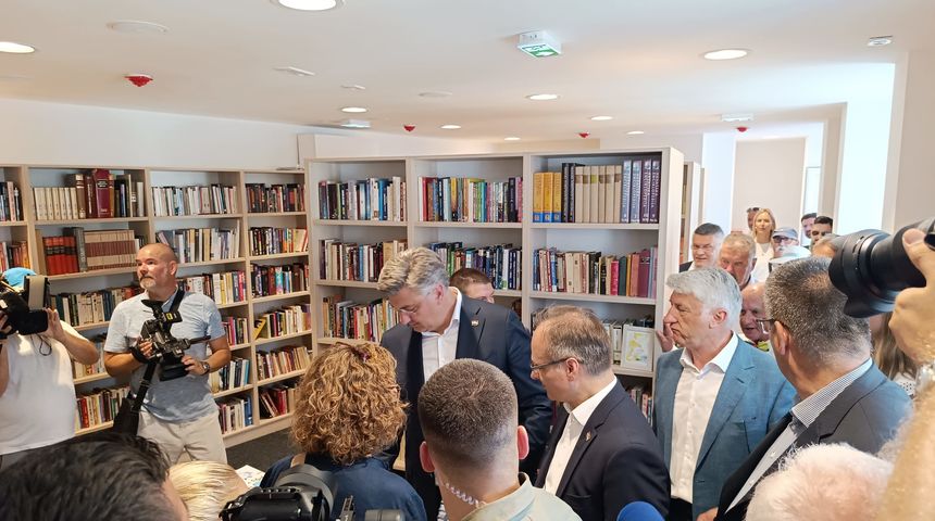 Plenkovič obišao Hrvatsku knjižnicu i čitaonicu Sali Plenkovič obišao Hrvatsku knjižnicu i čitaonicu Sali