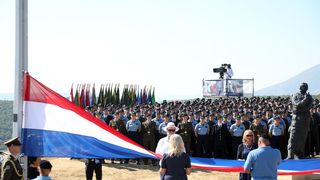 Dan pobjede i domovinske zahvalnosti, Knin: Podizanje zastave Dan pobjede i domovinske zahvalnosti, Knin: Podizanje zastave
