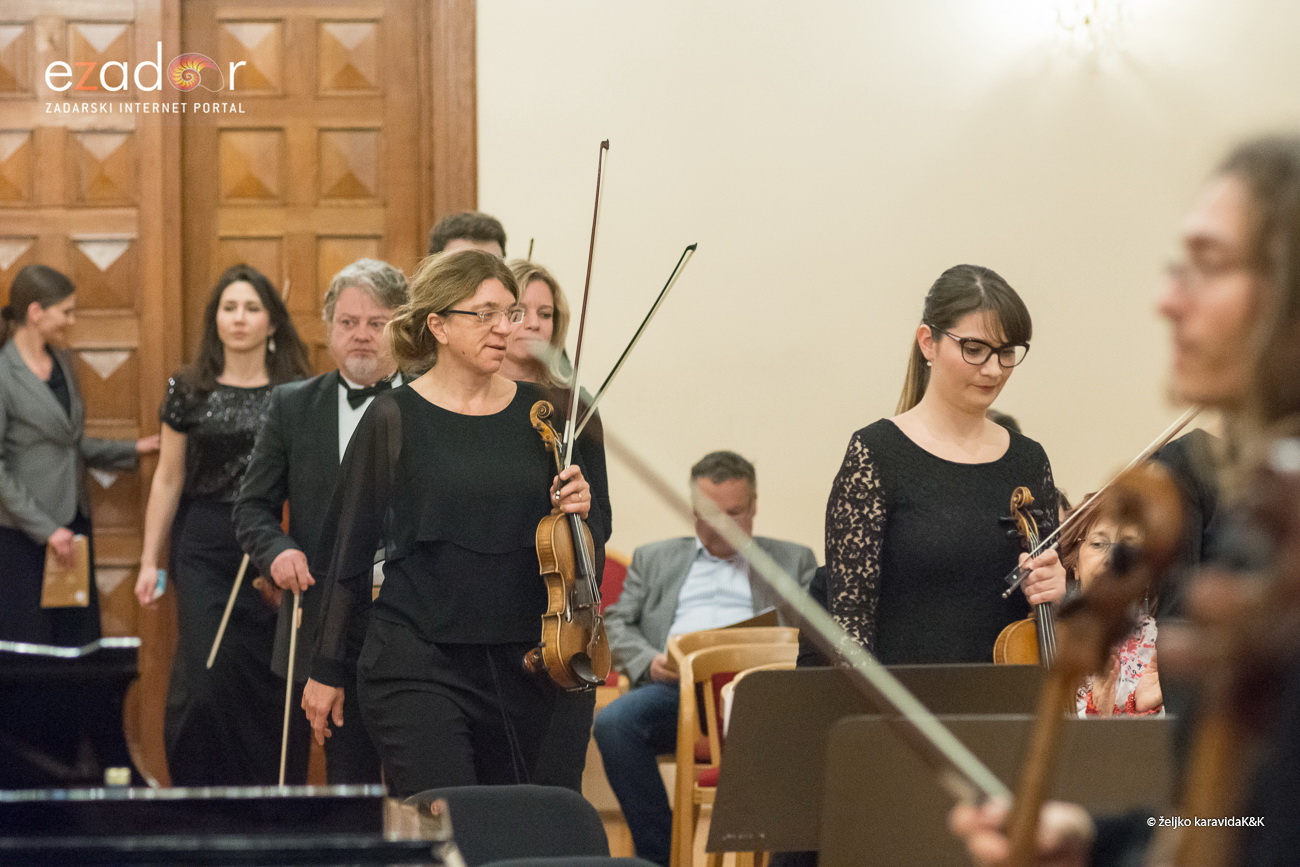 “Glazbena fantazija” Zadarskog komornog orkestra u Svečanoj dvorani Sveučilišta u Zadru. Solist Berislav Šipuš na klaviru, pod ravnanjem maestra Pavla Dešpalja “Glazbena fantazija” Zadarskog komornog orkestra u Svečanoj dvorani Sveučilišta u Zadru. Solist Berislav Šipuš na klaviru, pod ravnanjem maestra Pavla Dešpalja
