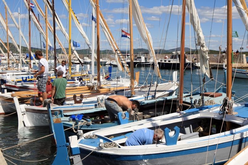 Betina: Održana tradicionalna regata za dušu i tilo, Foto: Duško Jaramaz/PIXSELL Betina: Održana tradicionalna regata za dušu i tilo, Foto: Duško Jaramaz/PIXSELL